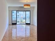 ALQUILER 3 AMBIENTES Y ESCRITORIO AL FRENTE BALCON