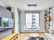 Alquiler AMOBLADO Y EQUIPADO de 2 ambientes Con Cochera...