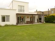 Alquiler anual a partir de Marzo Casa 5 ambientes...