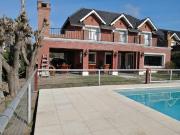 Alquiler Casa 10 años 3 dormitorios, 260m2, 3 cocheras,...