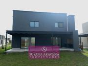 Alquiler Casa 1 año 3 dormitorios, 4 cocheras, 220m2,...