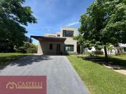 Alquiler Casa 1 año 4 dormitorios, 302m2, Casa En...