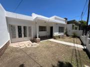 ALQUILER Casa 2 dormitorios con cochera en Ampliación...