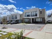 Alquiler Casa 3 dormitorios en Conjunto por estrenar...