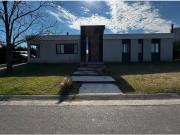 Alquiler Casa 4 dormitorios, 4 cocheras, 170m2, San...