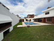 ALQUILER| CASA 5 dorm. EN BARRIO RESIDENCIAL SAN ROQUE