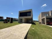 Alquiler Casa 5 dormitorios a estrenar, 3 cocheras,...