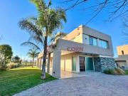 Alquiler Casa 6 años 3 dormitorios, 270m2, 6 cocheras,...
