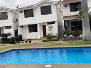 Alquiler casa amplia vía a la costa frente al C. C Blue...