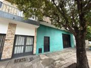 ALQUILER: Casa de 2 dormitorios en planta alta