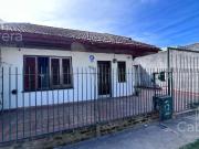 Alquiler casa de 3 dormitorios, parque y garaje. Los Hornos