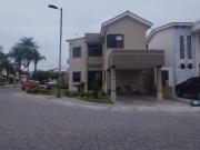 ALQUILER CASA ESQUINERA CIUDAD CELESTE LA BRISA