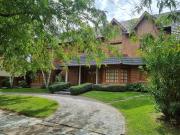 ALQUILER Casa nivel gerencial Cipolletti