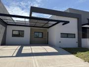 Alquiler, Casa Planta Baja 3 dorm, 2 Baños Completos Docta