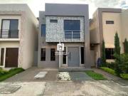 ALQUILER CASA POR ESTRENAR EN URBANIZACIÓN