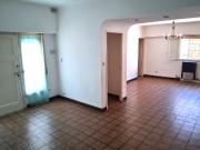 ALQUILER CHALET COMERCIAL EXCELENTE UBICACION PAMPA ESQ....