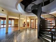 Alquiler Comercial Casa de 430 m² en Jockey Club, a...