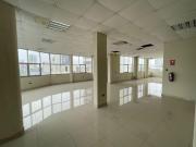 Alquiler de Amplia Oficina en Santa Catalina – Límite...