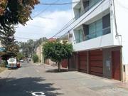 Alquiler de Amplio Departamento con Terraza y Cochera –...