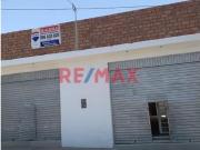 Alquiler De Amplio Local Comercial De 84 M2 Urb. Los...