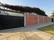 Alquiler De Casa Con Amplio Jardin En Urbanizacion Santa...