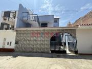 Alquiler De Casa De 3 Pisos Urb Vista Bella A Espaldas...