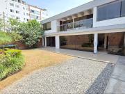 ALQUILER DE CASA EN ESQUINA DE JR ROUSSEAU CON SAN BORJA...