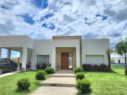 Alquiler de espectacular Casa 4 ambientes en Esteban...
