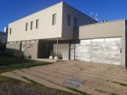 Alquiler de espectacular Casa 5 o mas ambientes en Neuquén