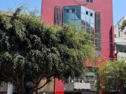 Alquiler de funcional Edificio en plena Av. Larco en...