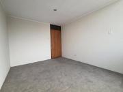 ALQUILER DE HABITACIÓN EN SEGUNDO PISO A POCAS CUADRAS...