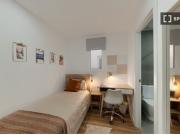 Alquiler de habitaciones en apartamento de 3 dormitorios...