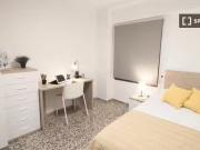 Alquiler de habitaciones en apartamento de 5 dormitorios...