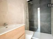 Alquiler de habitaciones en apartamento de 8 dormitorios...