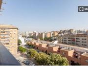 Alquiler de habitaciones en piso de 4 dormitorios en El...