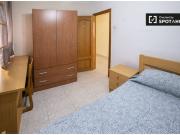 Alquiler de habitaciones en piso de 4 dormitorios en...