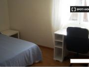 Alquiler de habitaciones en piso de 5 dormitorios en...