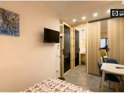 Alquiler de habitaciones en piso de 5 habitaciones en...