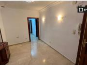 Alquiler de habitaciones en piso de 5 habitaciones en...