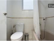 Alquiler de habitaciones en piso de 5 habitaciones en...