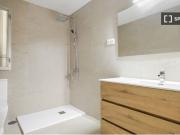 Alquiler de habitaciones en piso de 7 habitaciones en...