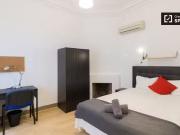 Alquiler de habitaciones en piso de 8 habitaciones en...