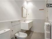 Alquiler de habitaciones en piso de 8 habitaciones en...