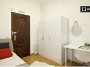 Alquiler de habitaciones en piso de 9 habitaciones en...