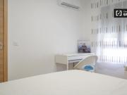 Alquiler de habitaciones en piso de 9 habitaciones en...