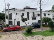 ALQUILER DE HERMOSA CASA FRENTE A PARQUE EN SANTA...
