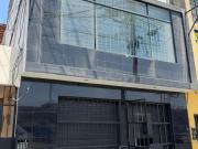 Alquiler De Local Comercial De 3 Pisos – Excelente Ubicación