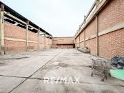 Alquiler De Local Industrial I2 1700M2 En El Distrito De...