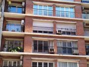 Alquiler de luminoso semi piso al contra frente en Av...