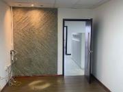 Alquiler de oficina amoblada en edificio Finansur calles...